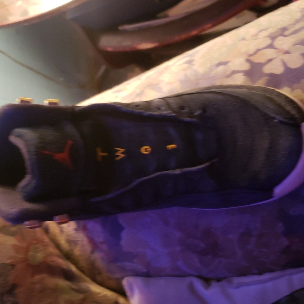 Air Jordan Retro Reverse taxi 12s